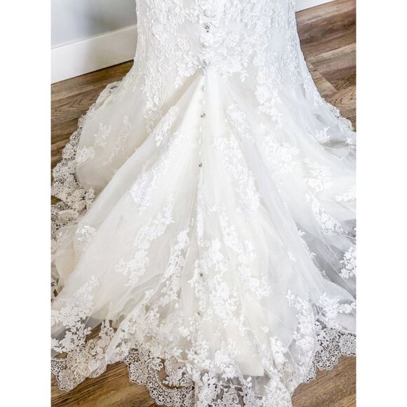 Allure Bridals Queen Anne Neckline Wedding Dress - Picture 11 of 14